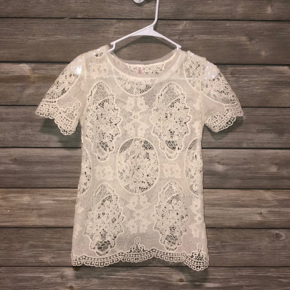 Lace short-sleeve blouse!
